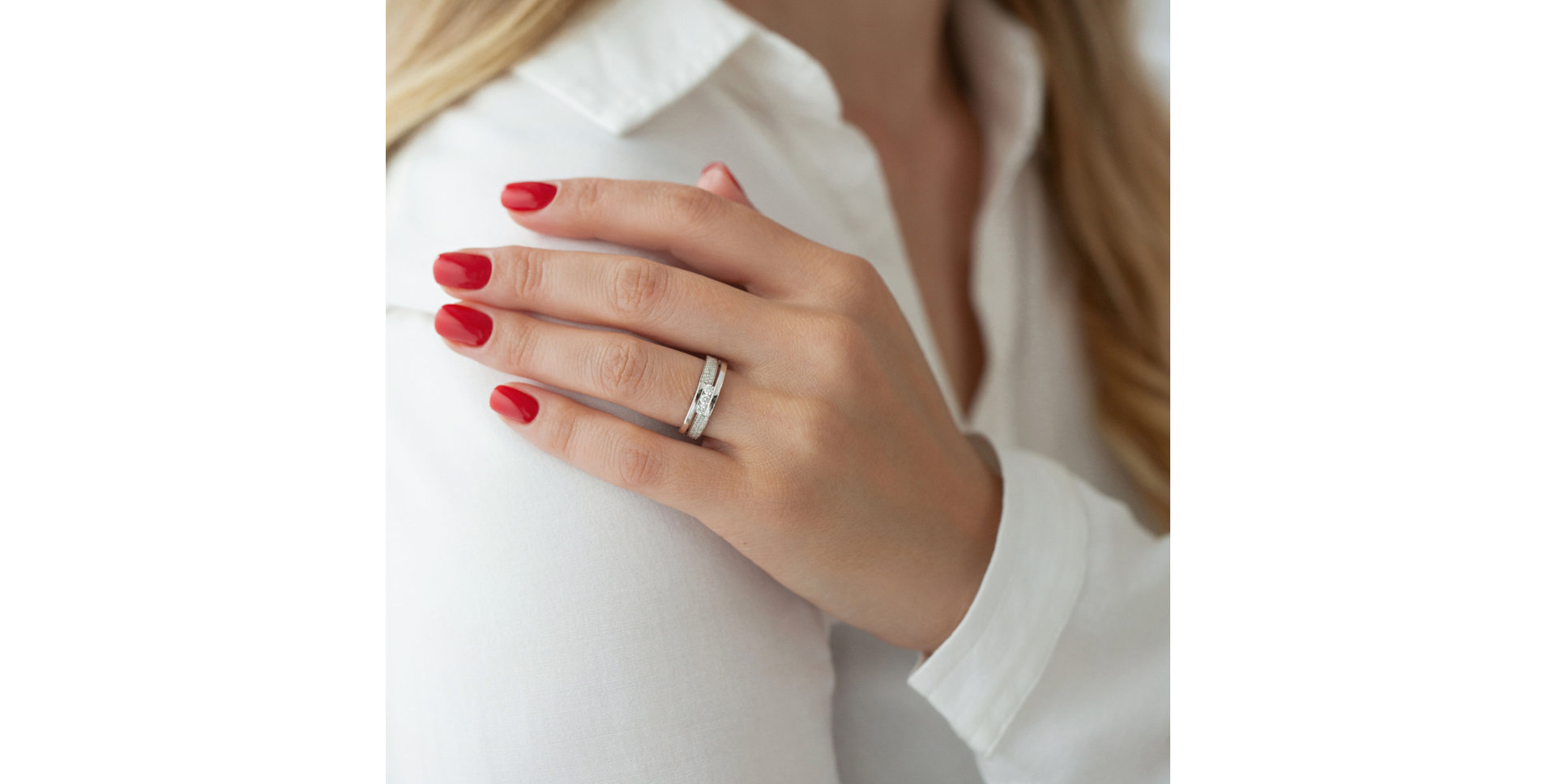 Prsten s černými a bílými diamanty Diamond Message