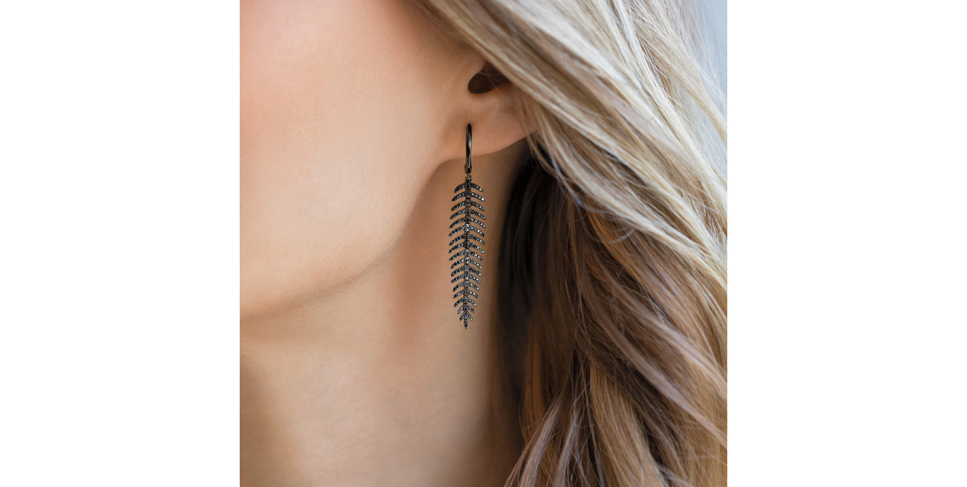 Náušnice s hnědými diamanty Galaxy Feather