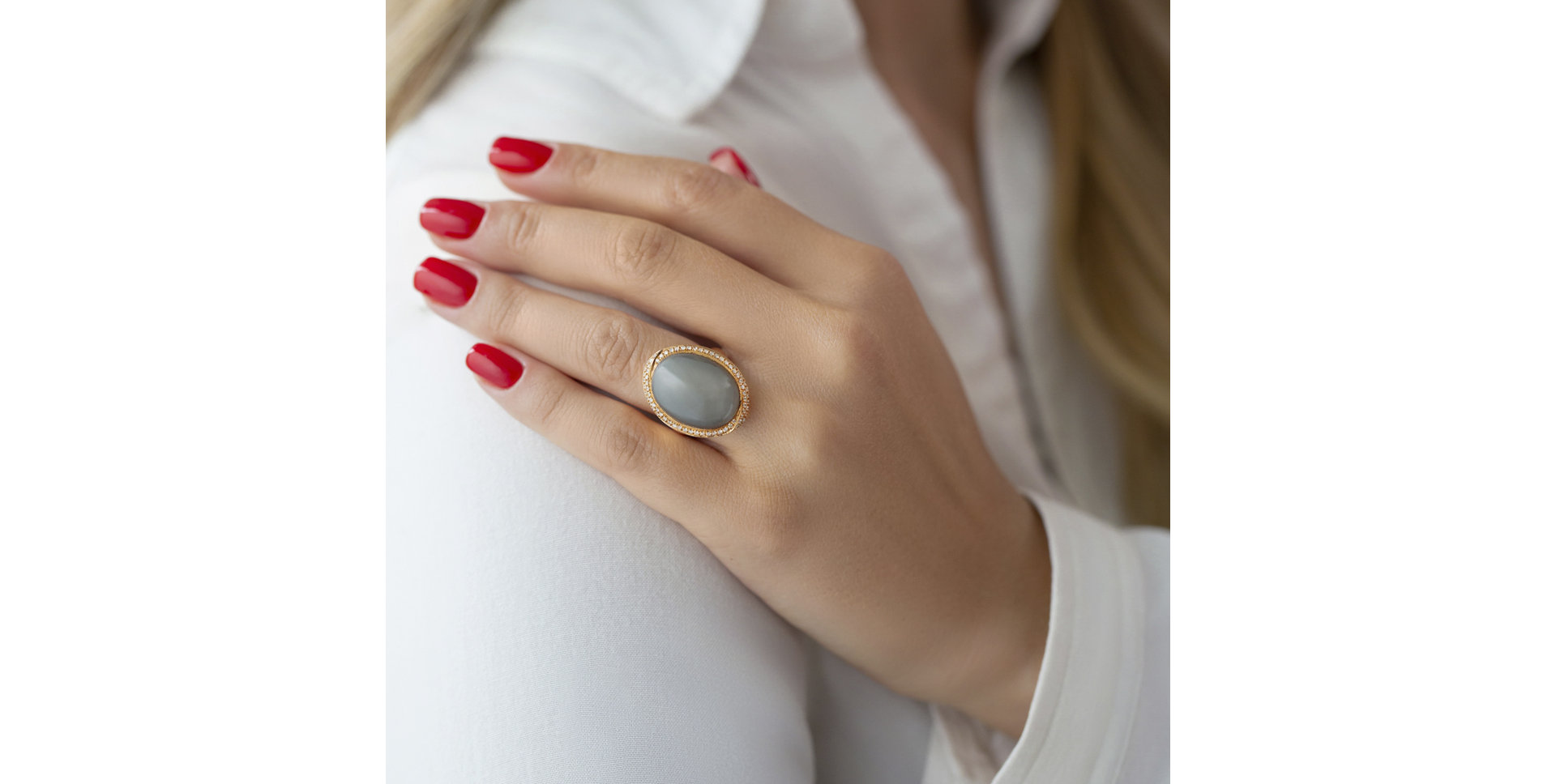 Prsten s měsíčním kamenem a diamanty Deep River