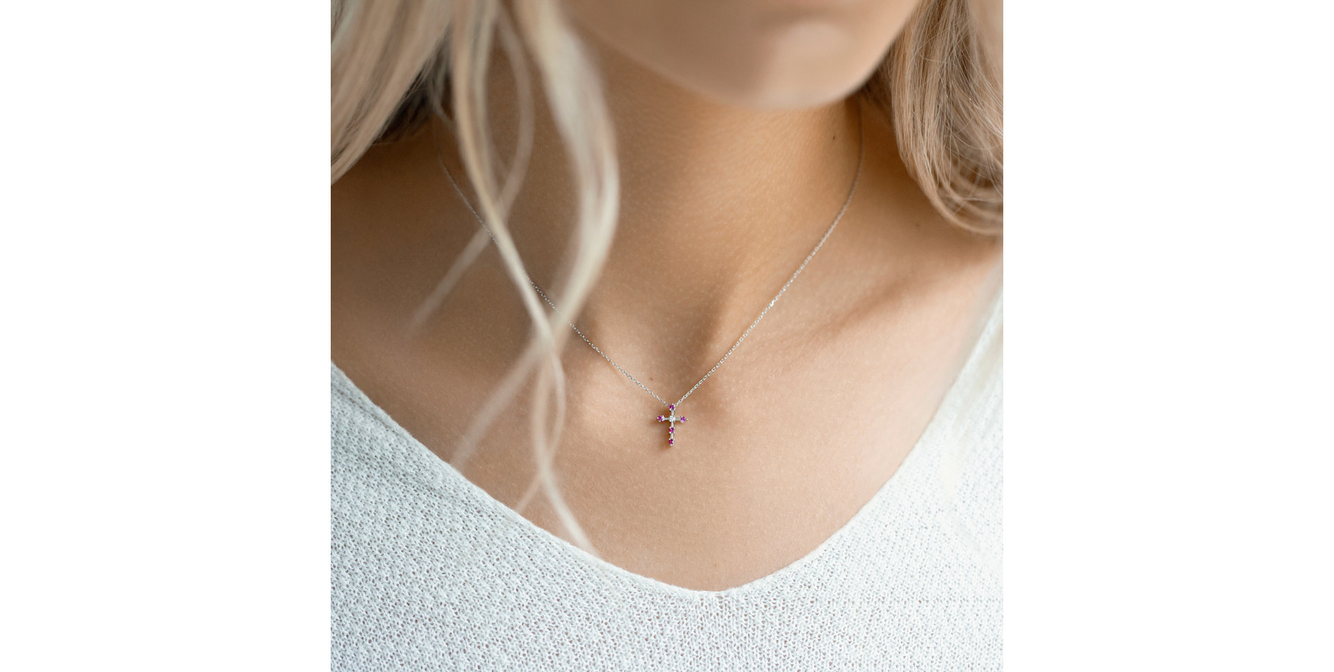 Náhrdelník s diamantem a rubíny Sparkling Cross