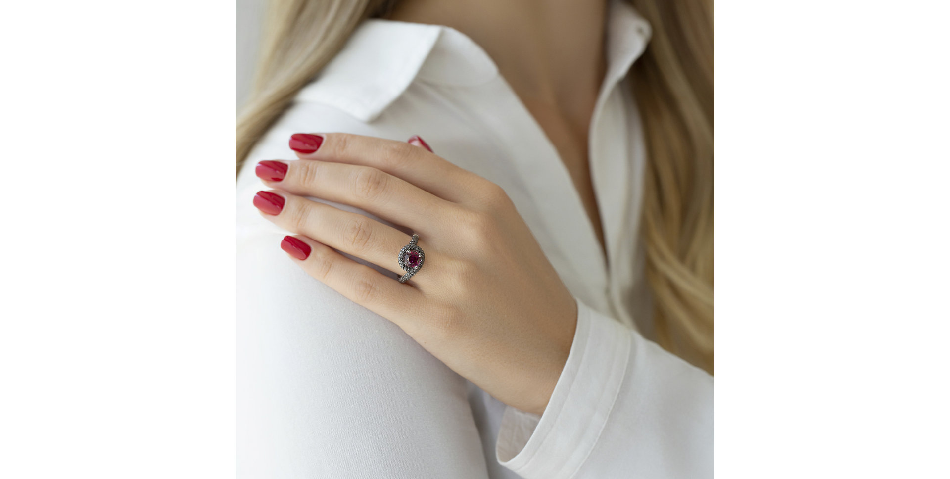 Prsten s černými diamanty a turmalínem Chandler