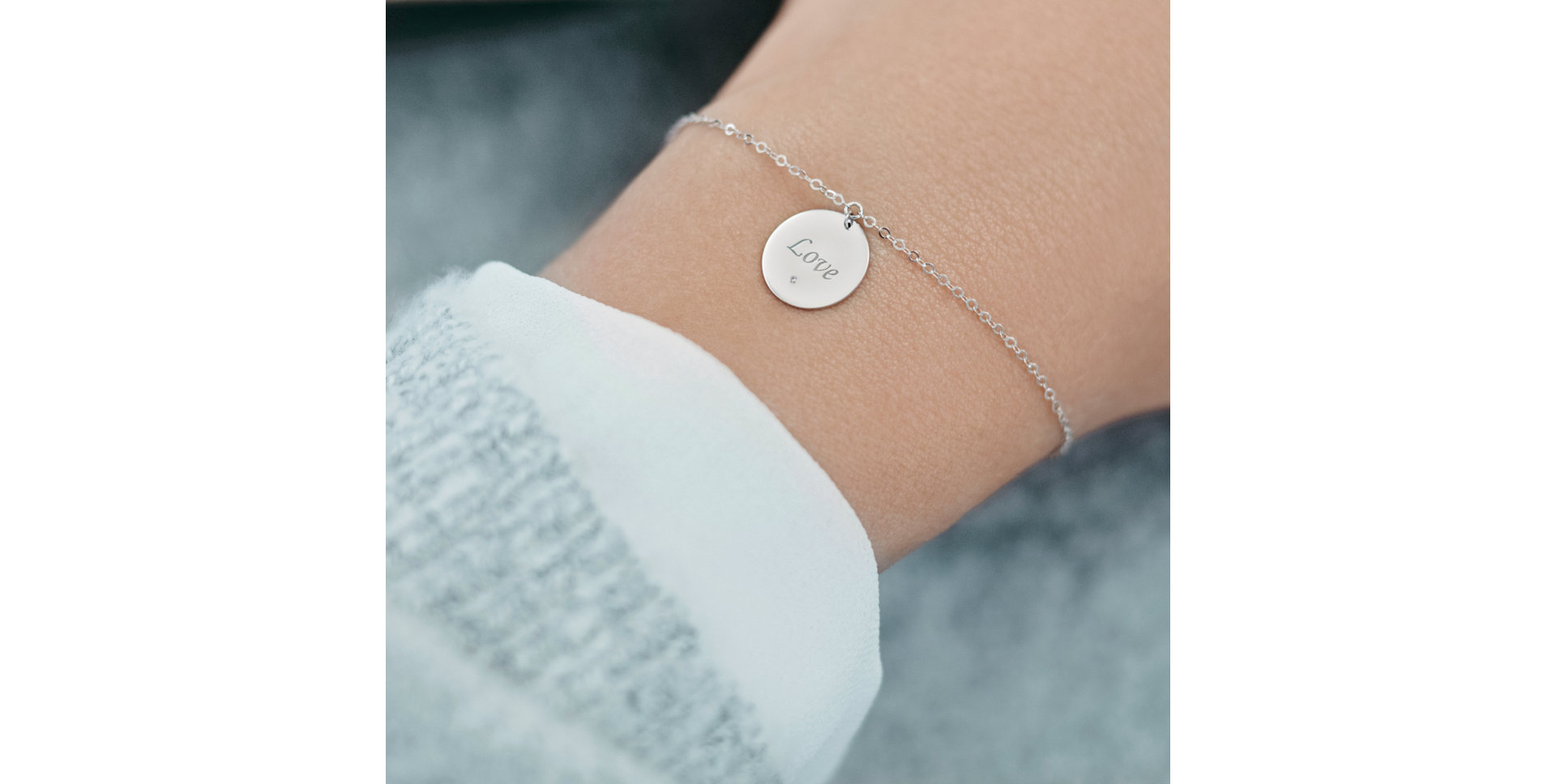 Náramek s diamantem Love