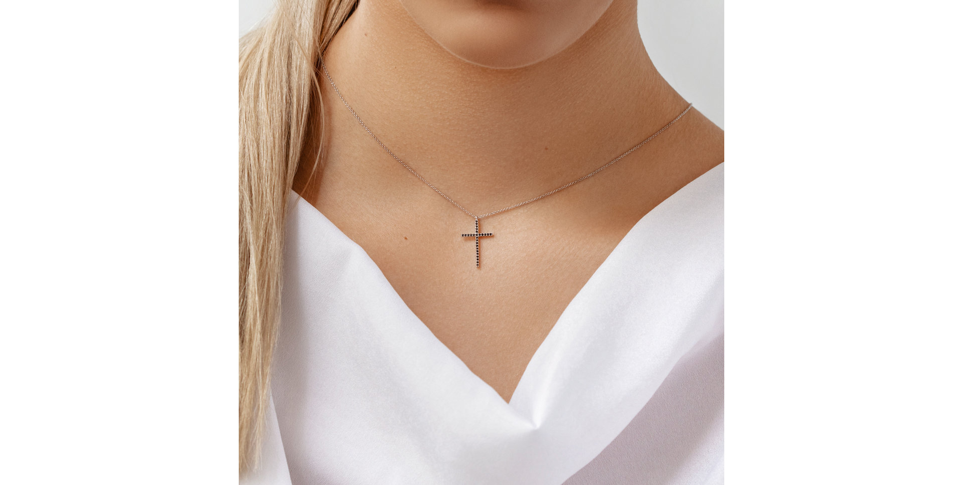 Náhrdelník s diamanty Cross