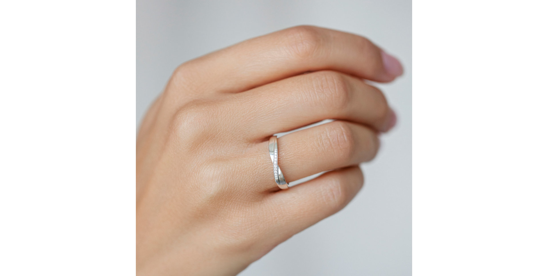 Prsten s diamanty Lovely Crossing