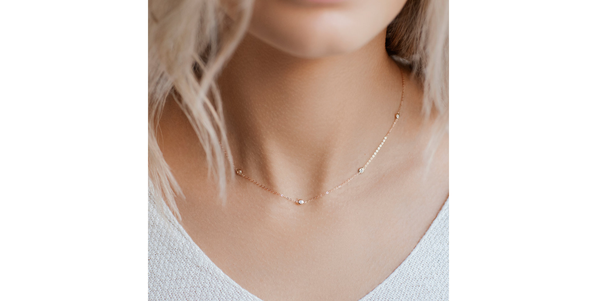 Náhrdelník s černými, hnědými a bílými diamanty Dots