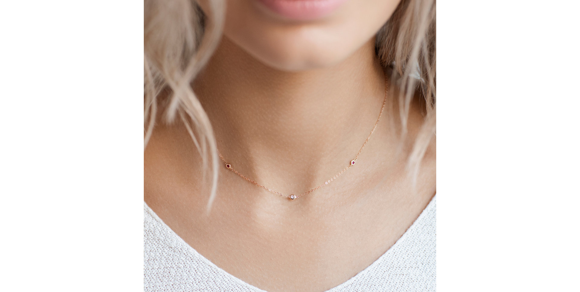 Náhrdelník s černými, hnědými a bílými diamanty Dots