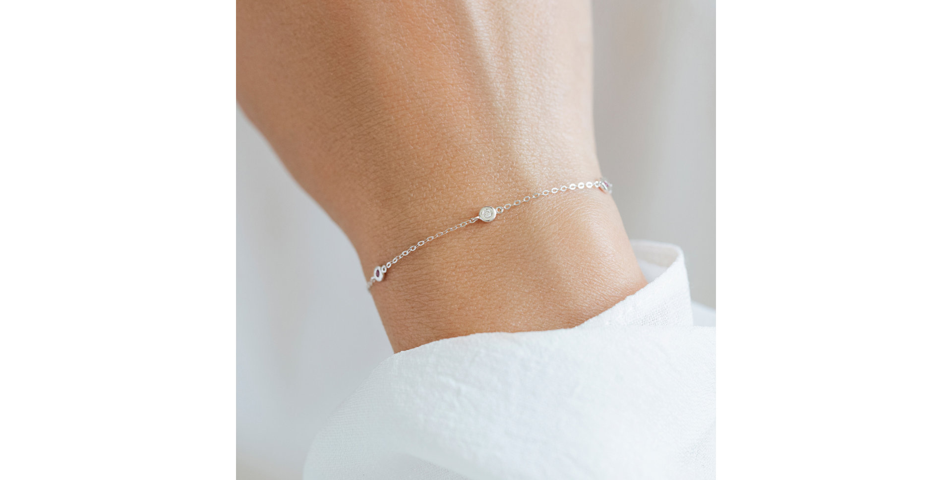 Náramek s bílými, hnědými a černými diamanty Dots