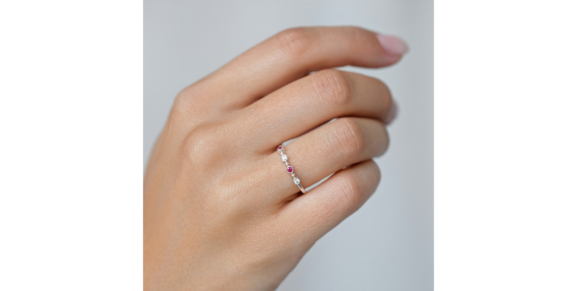 Prsten s diamanty a rubíny Simplicity