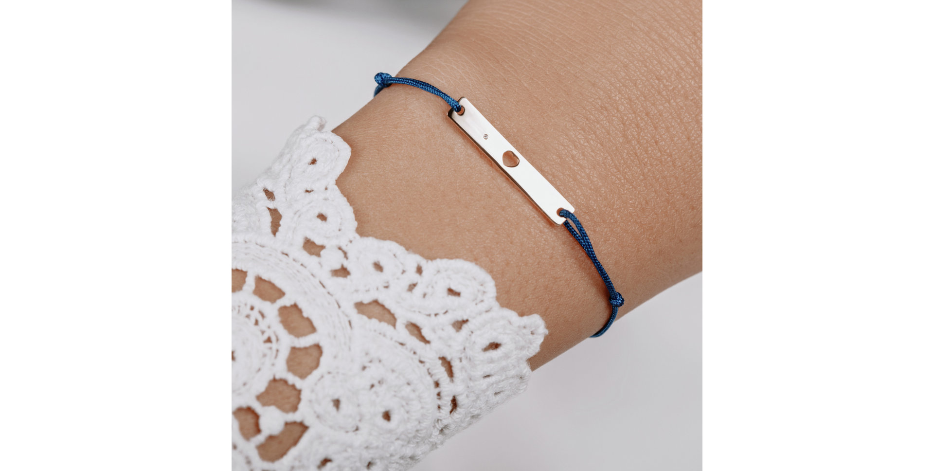 Diamantový náramek se šňůrkou Heart Stamp