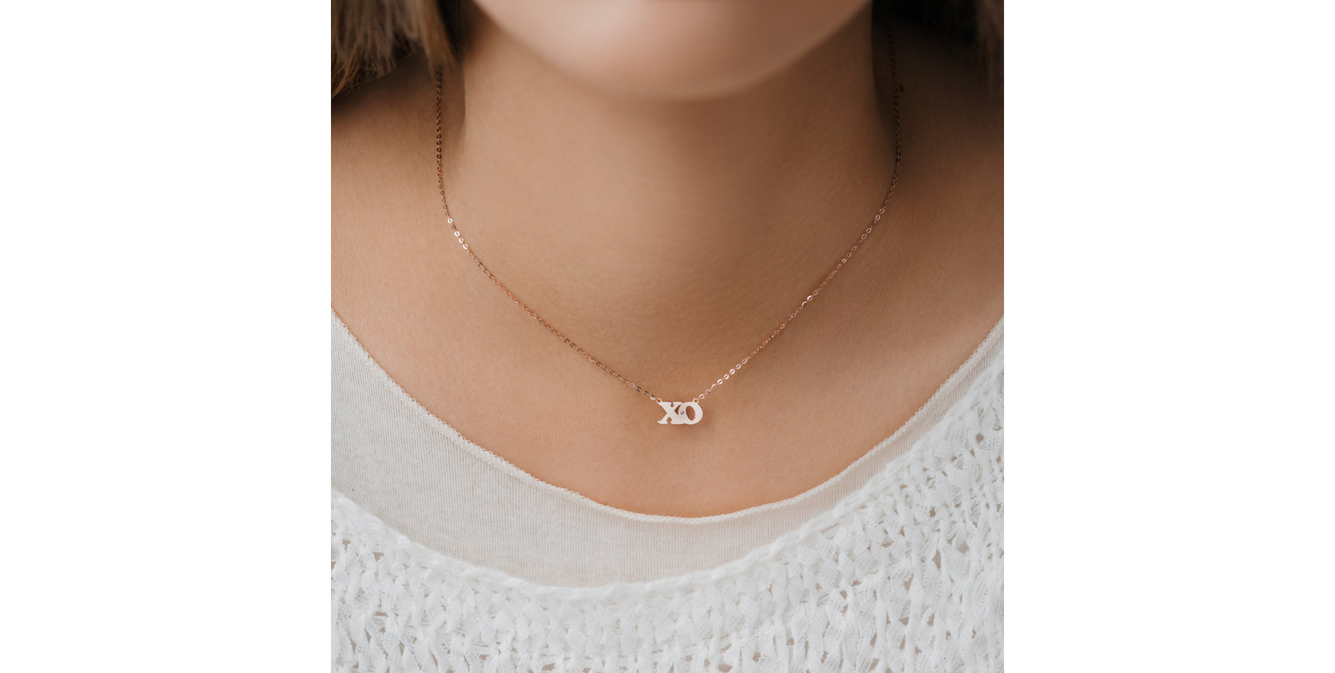 Náhrdelník s diamantem XO