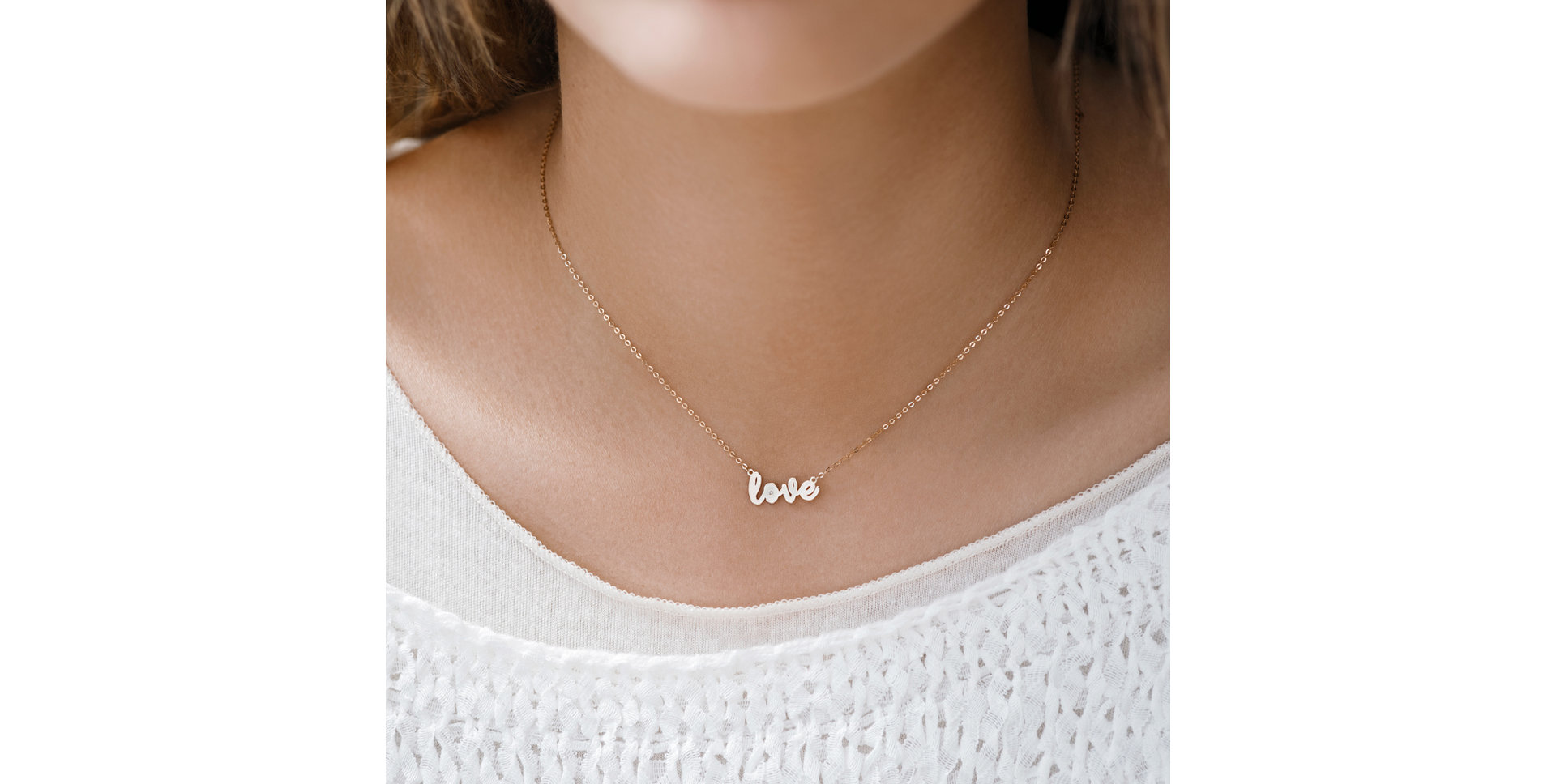Náhrdelník s diamantem Love
