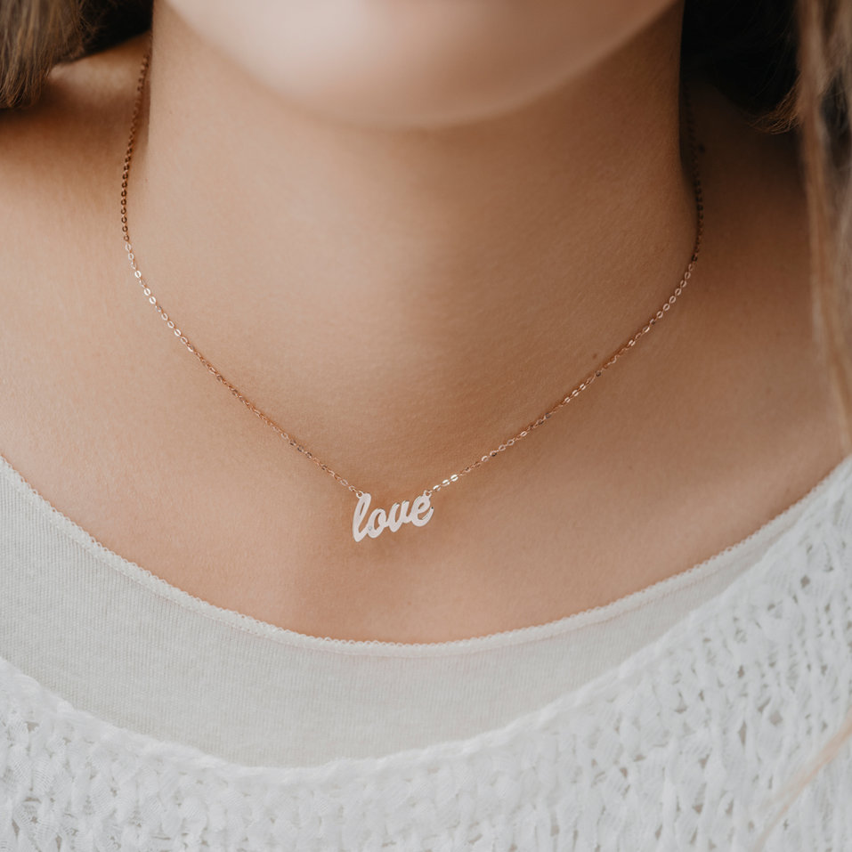 Náhrdelník s diamantem Love