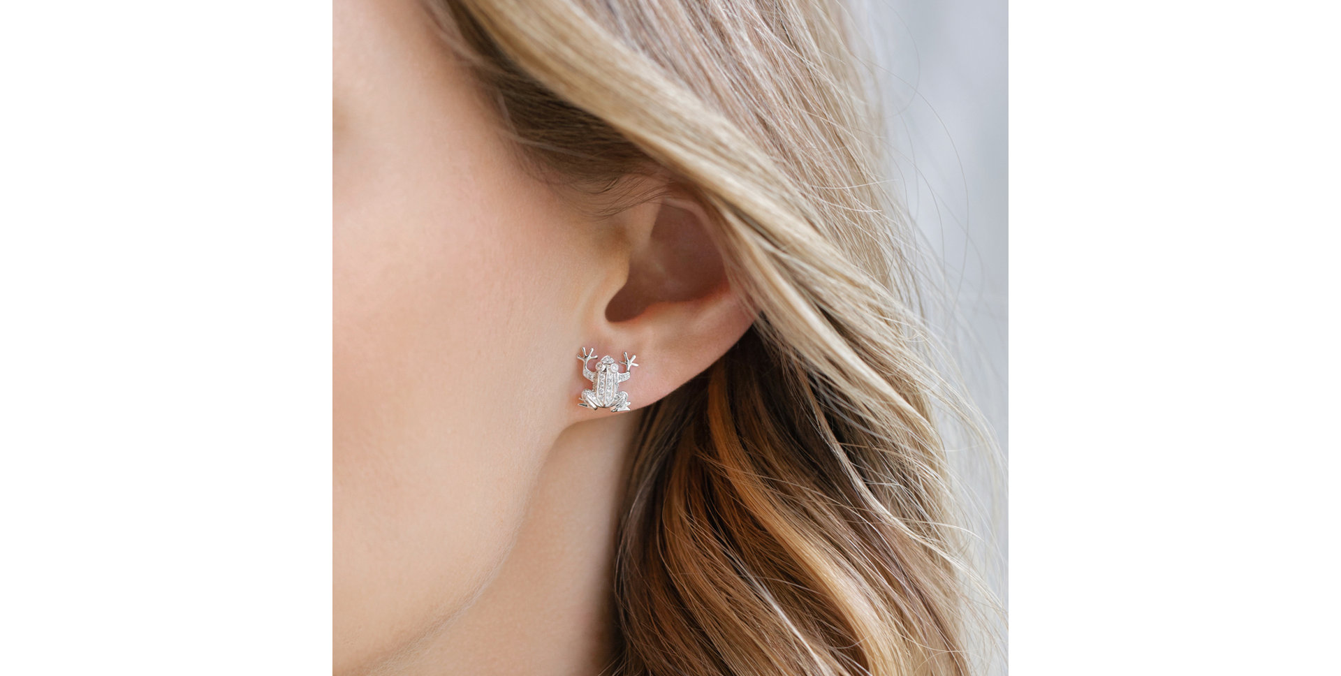 Náušnice s diamanty a safíry Frog Prince