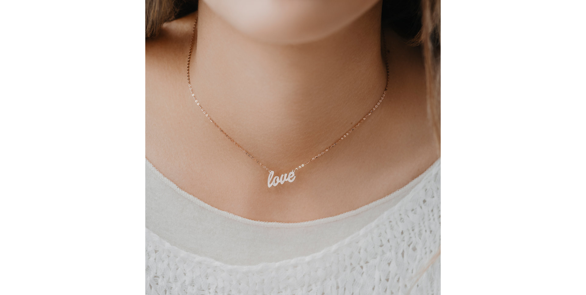 Náhrdelník s diamantem Love