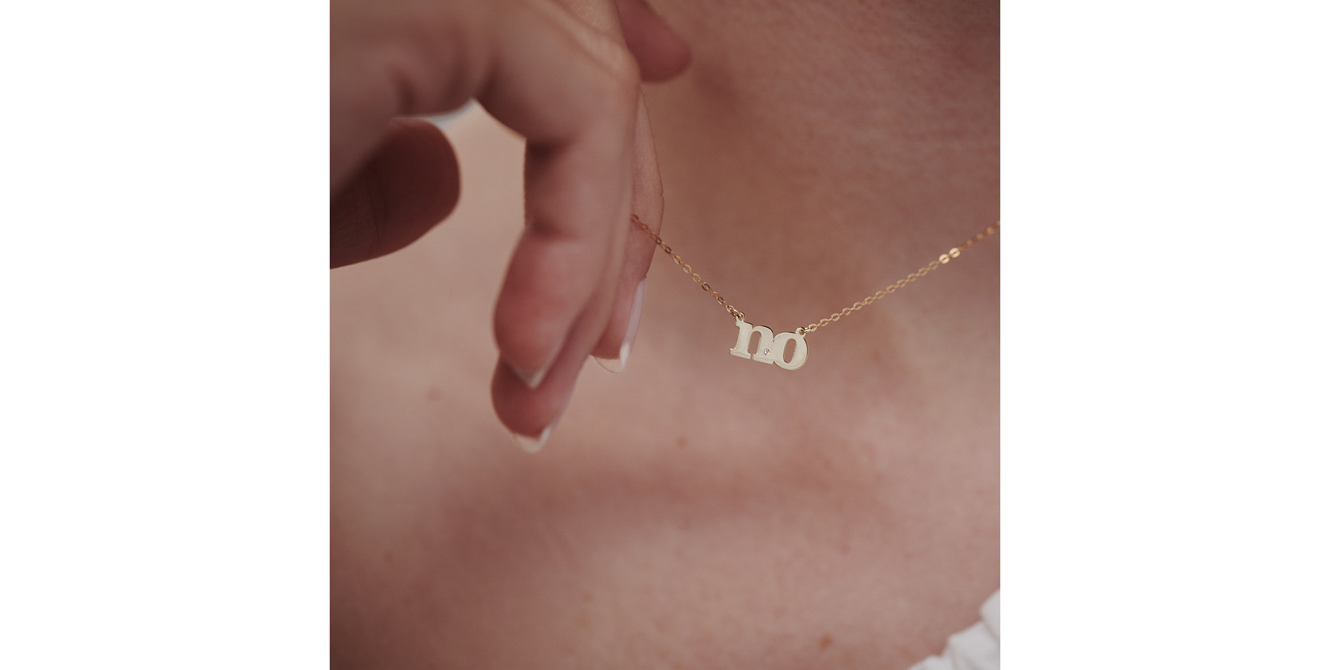 Náhrdelník s diamantem NO