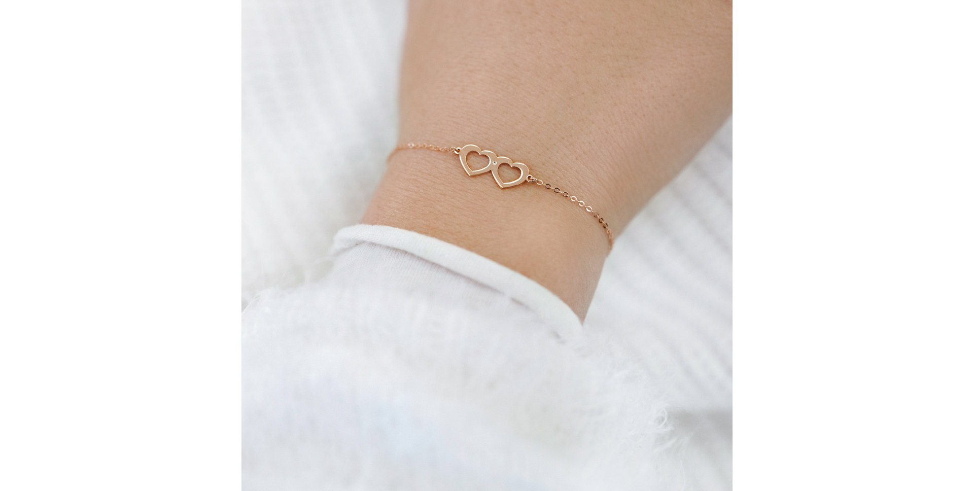 Náramek s diamantem Two Hearts