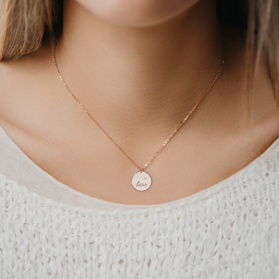 Náhrdelník s diamantem Love