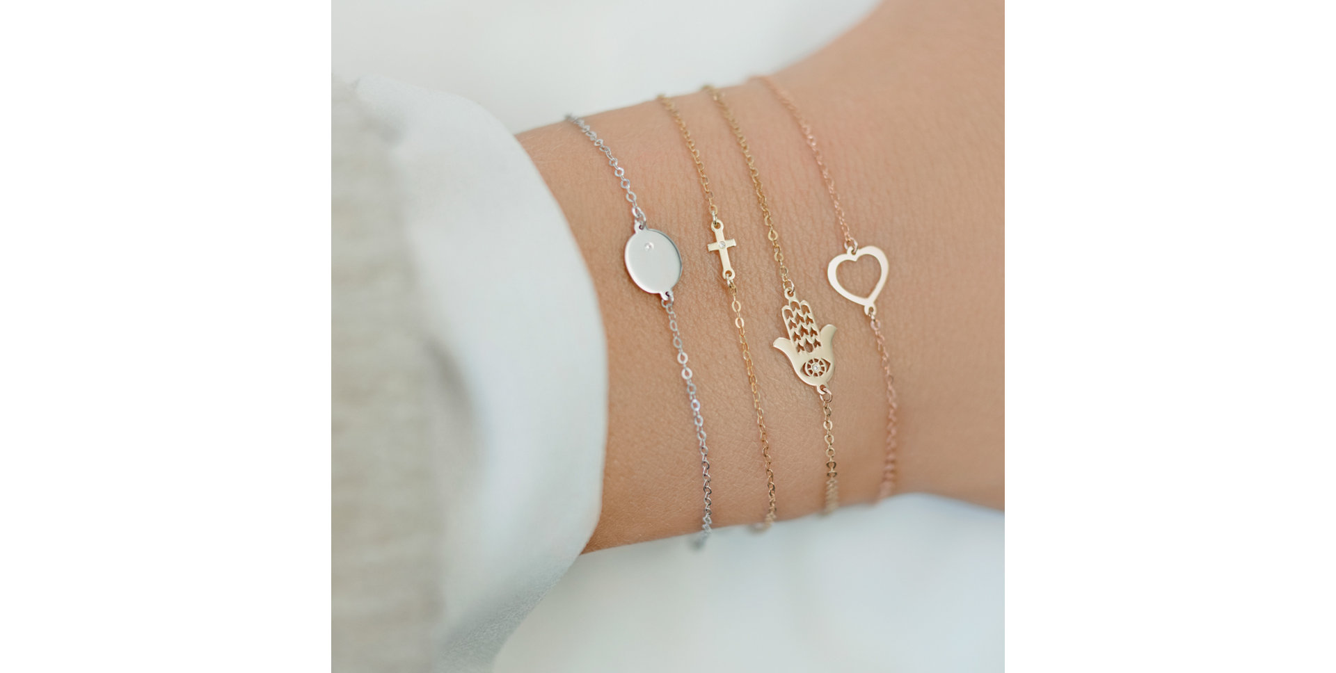 Náramek s diamantem Tiny Cross