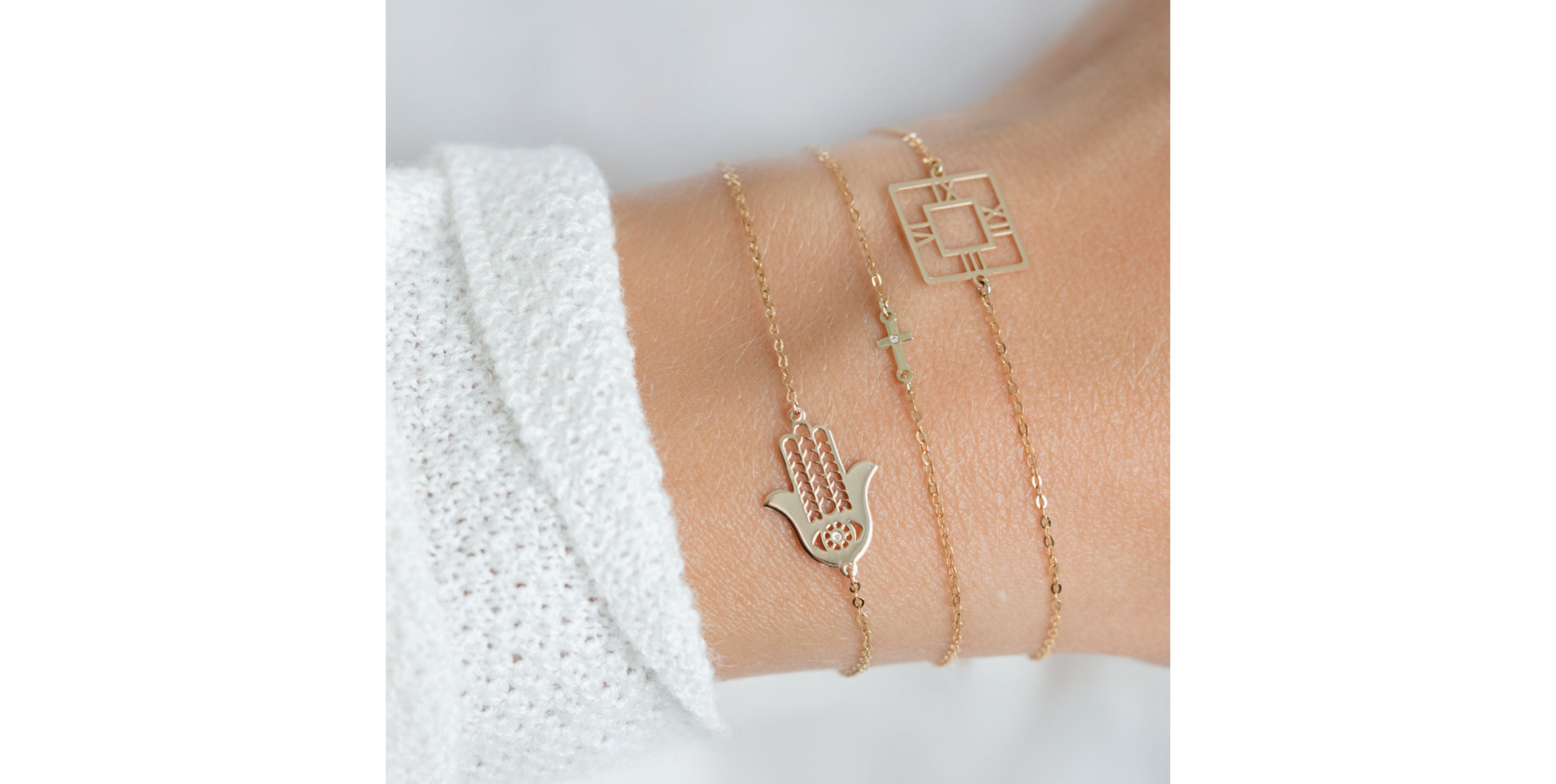 Náramek s diamantem Tiny Cross