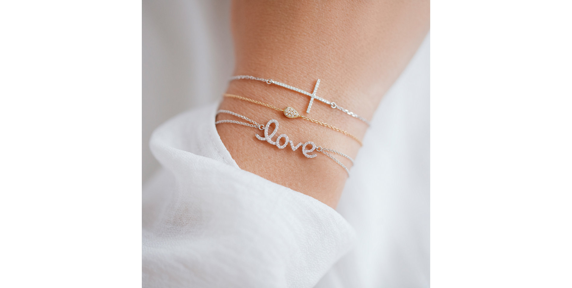 Náramek s diamanty Glittering Cross