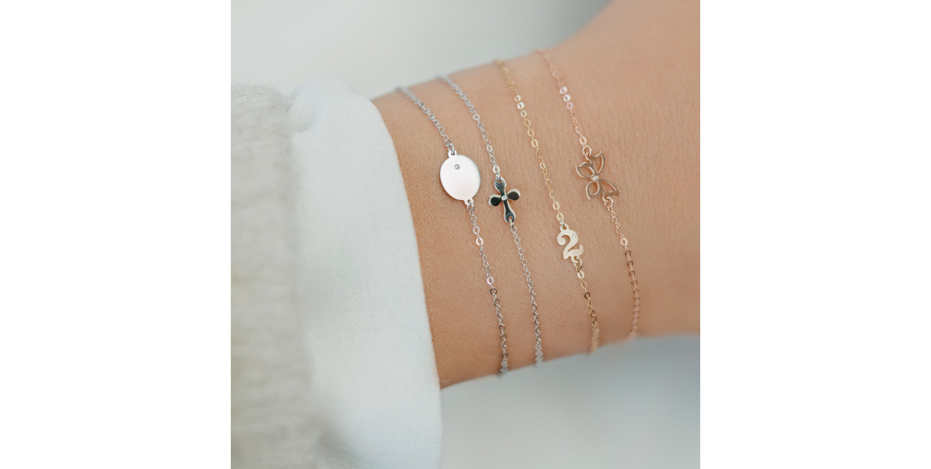 Náramek s diamantem Monogram Style