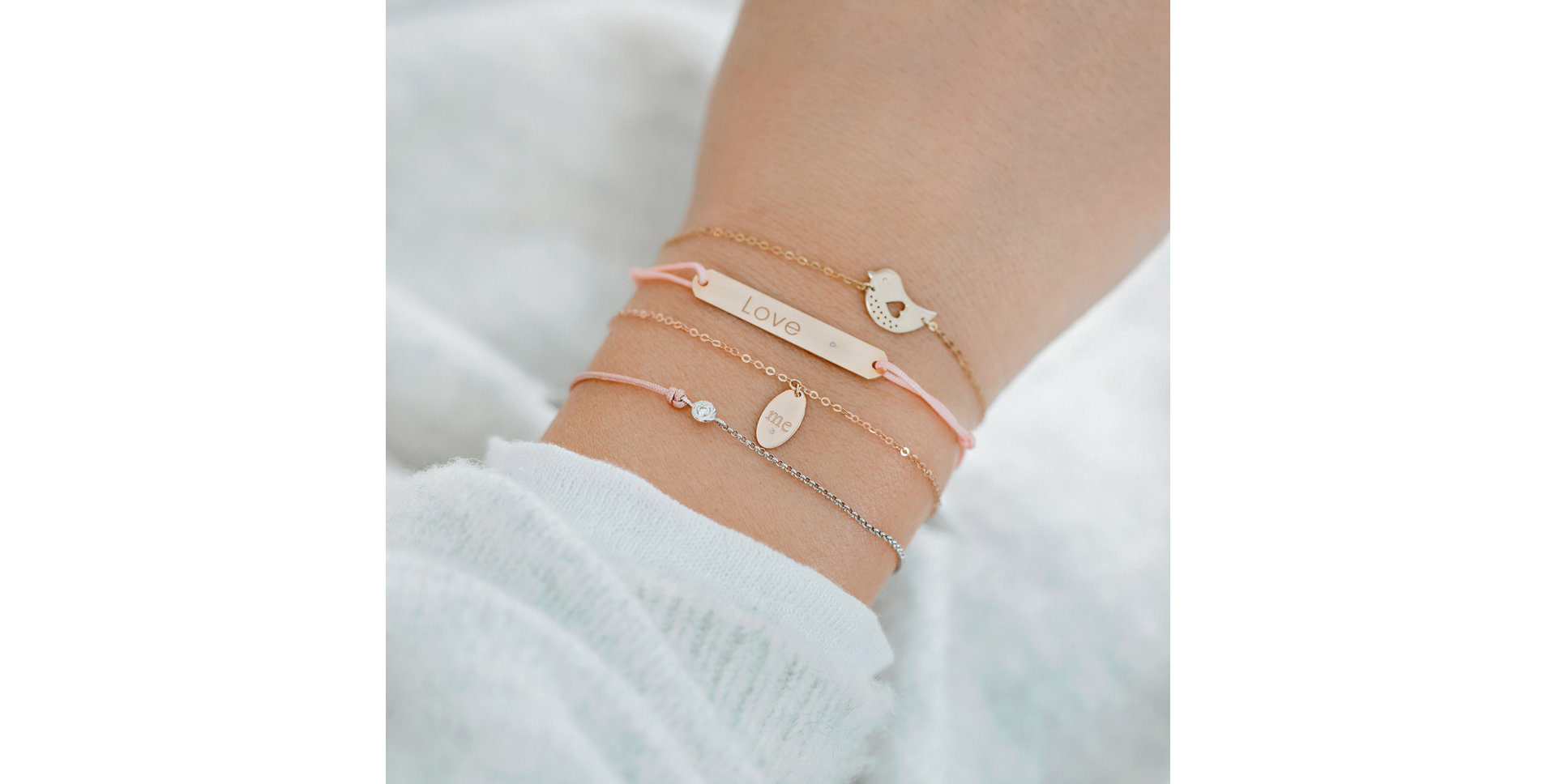 Diamantový náramek se šňůrkou Love