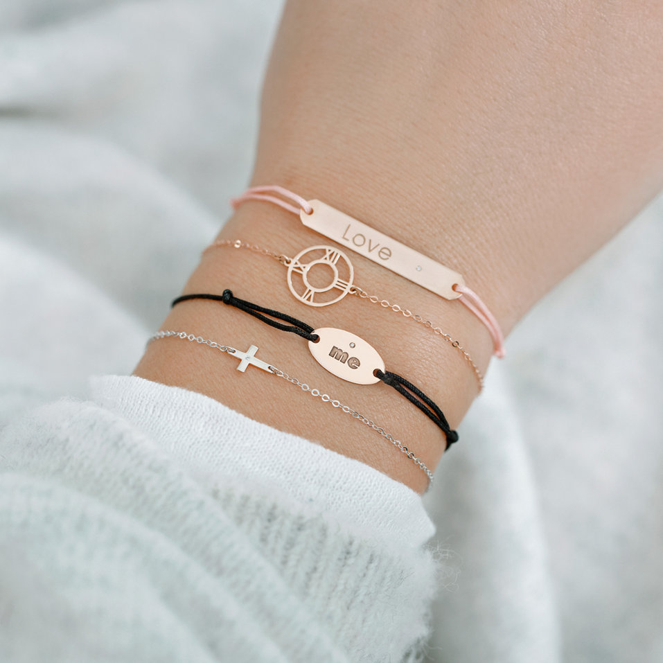 Diamantový náramek se šňůrkou Love