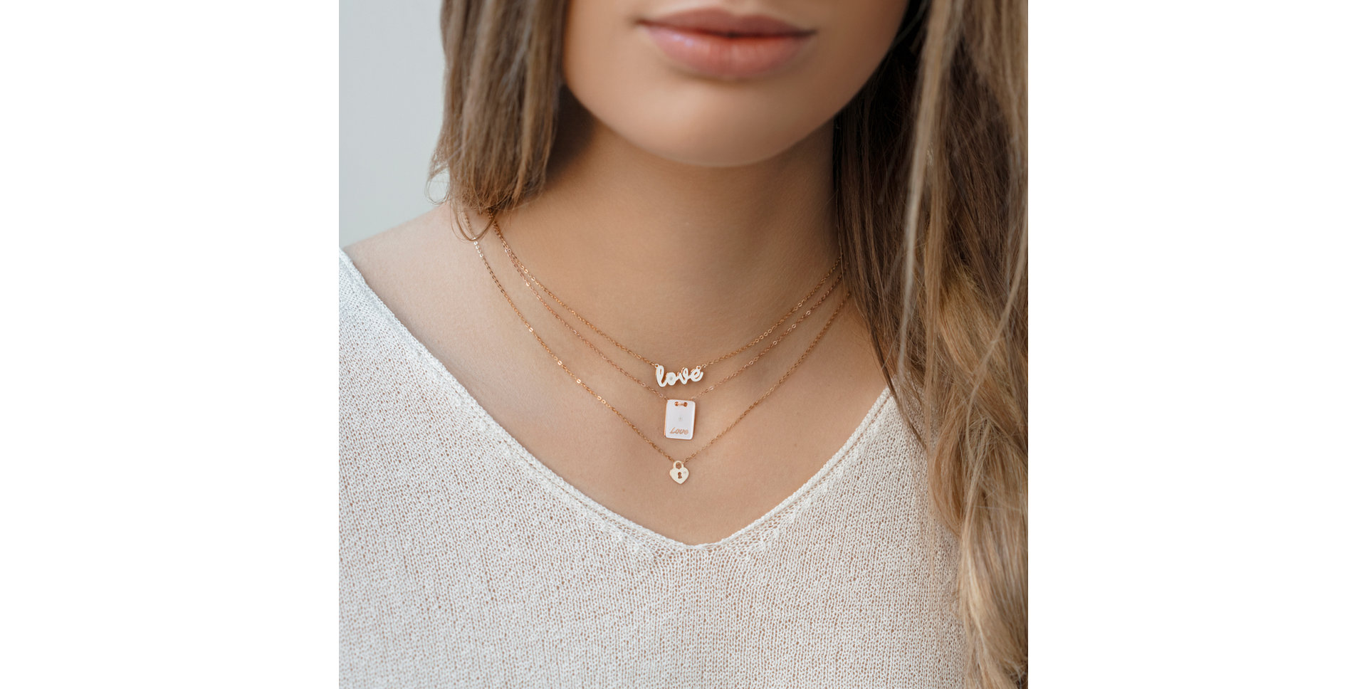 Náhrdelník s diamantem Love