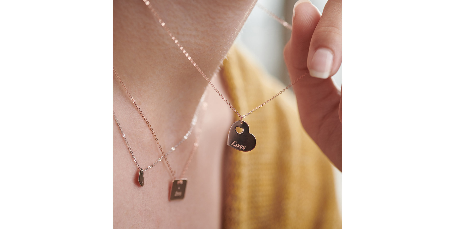 Náhrdelník s diamantem Military Amour