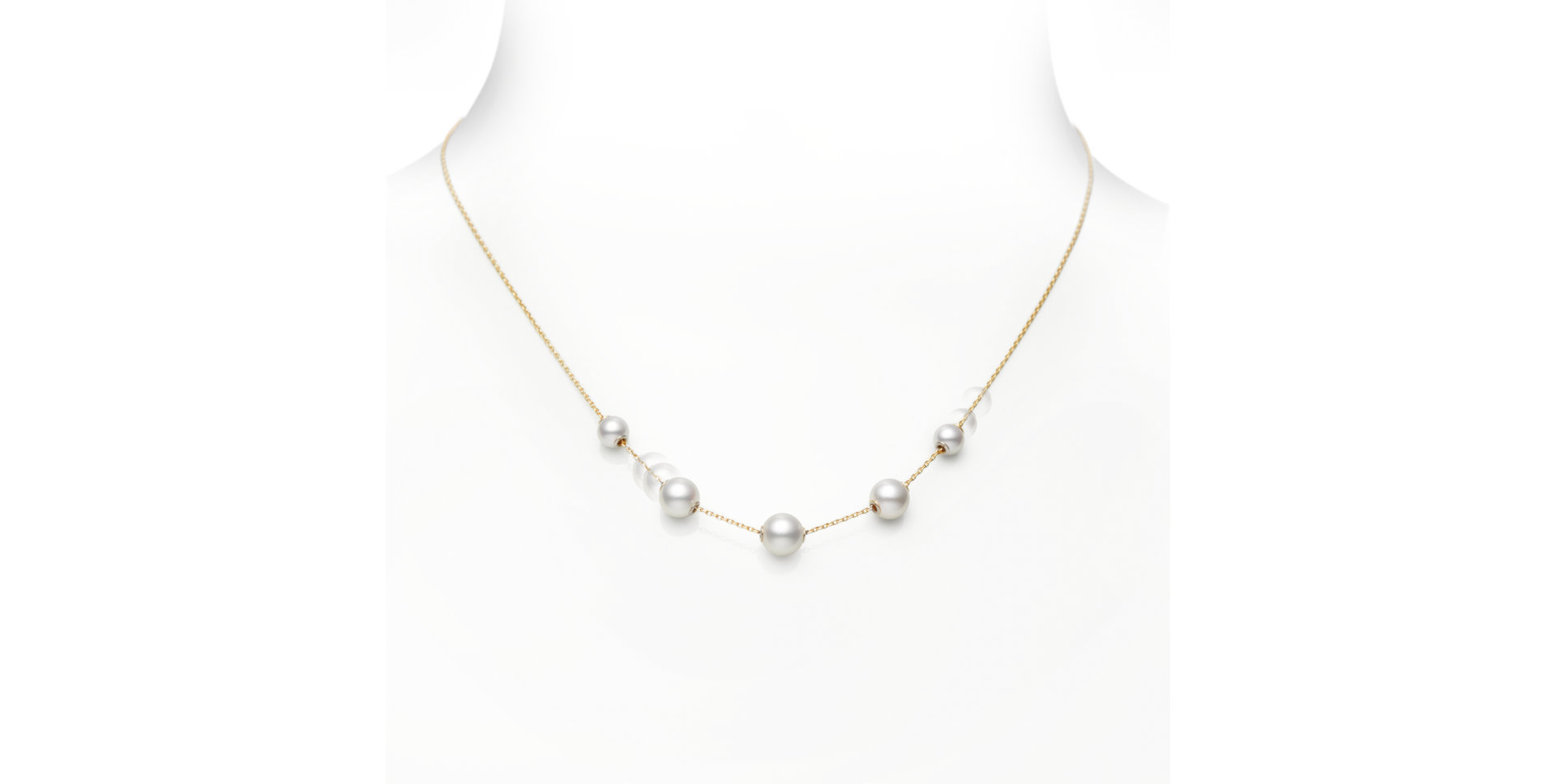 Náhrdelník s mořskou bílou perlou Akoya Pearls in Motion