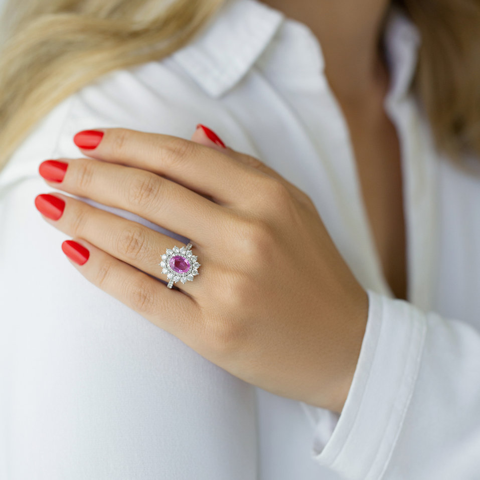 Prsten s safírem a diamanty Royal Isabella