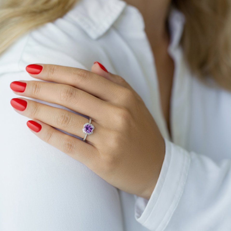 Prsten s diamanty a ametystem Flower Parade