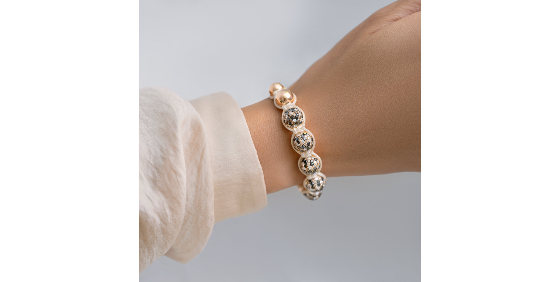Náramek s diamanty Beige Shamballa