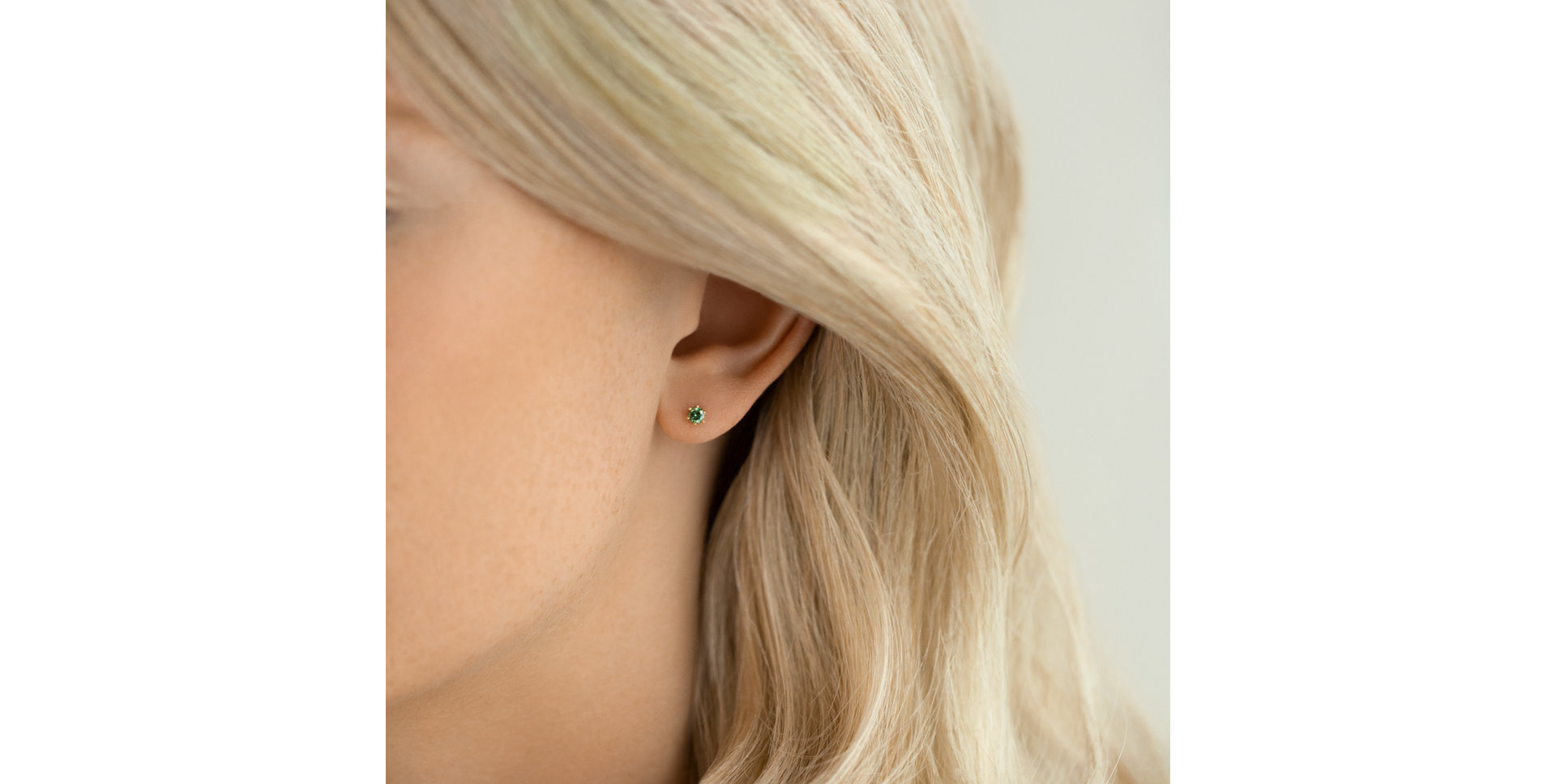 Náušnice s zeleným diamantem Vesper Romance