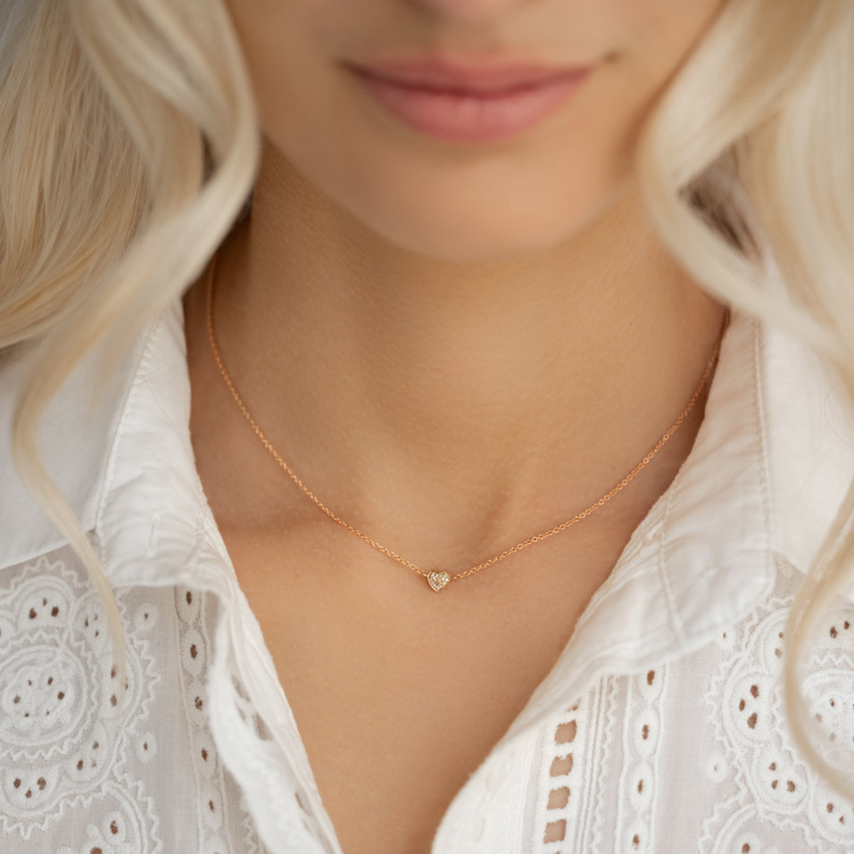 Náhrdelník s černými a bílými diamanty Tender Heart