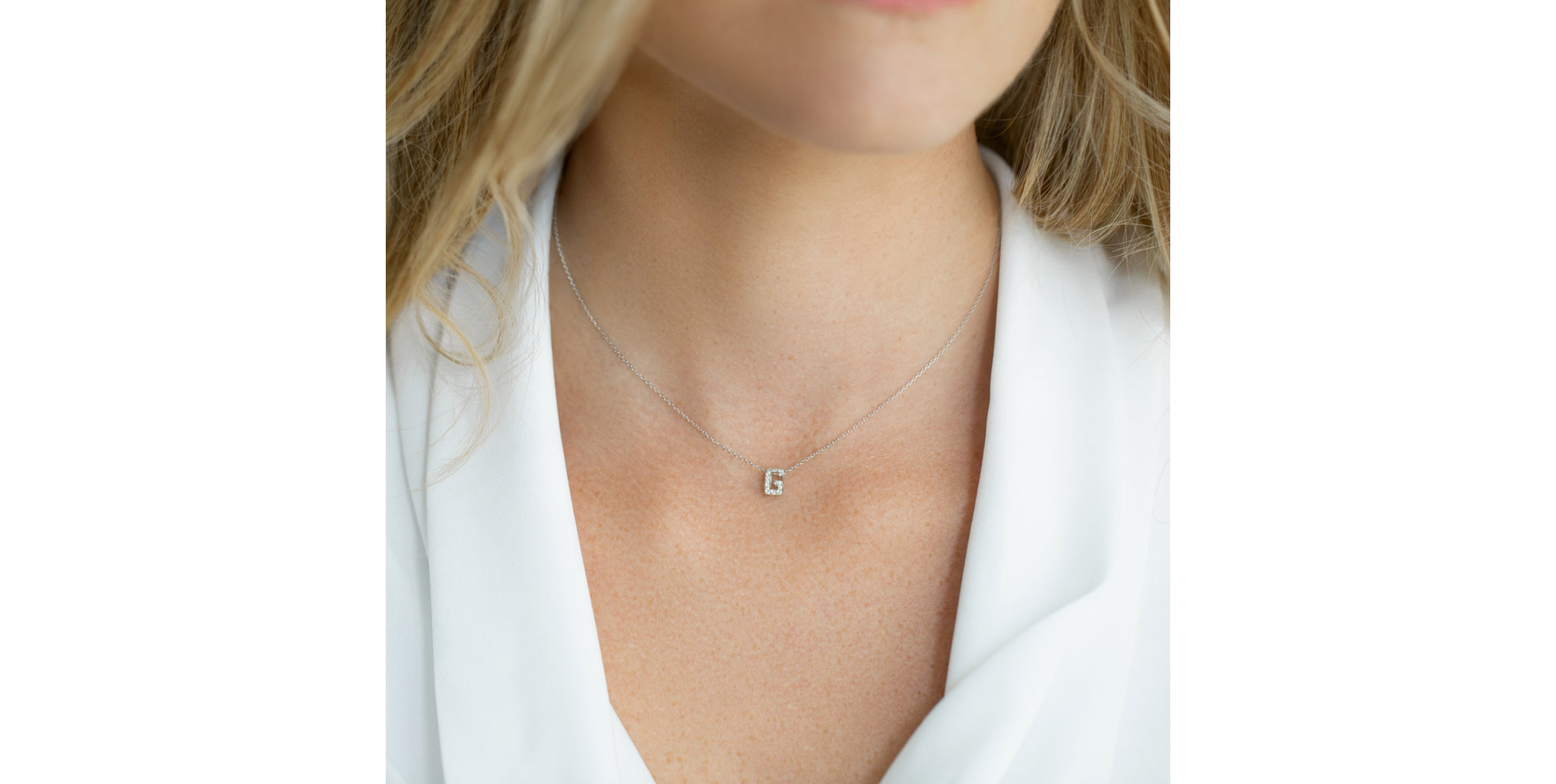 Náhrdelník s diamanty Glittering Letter W