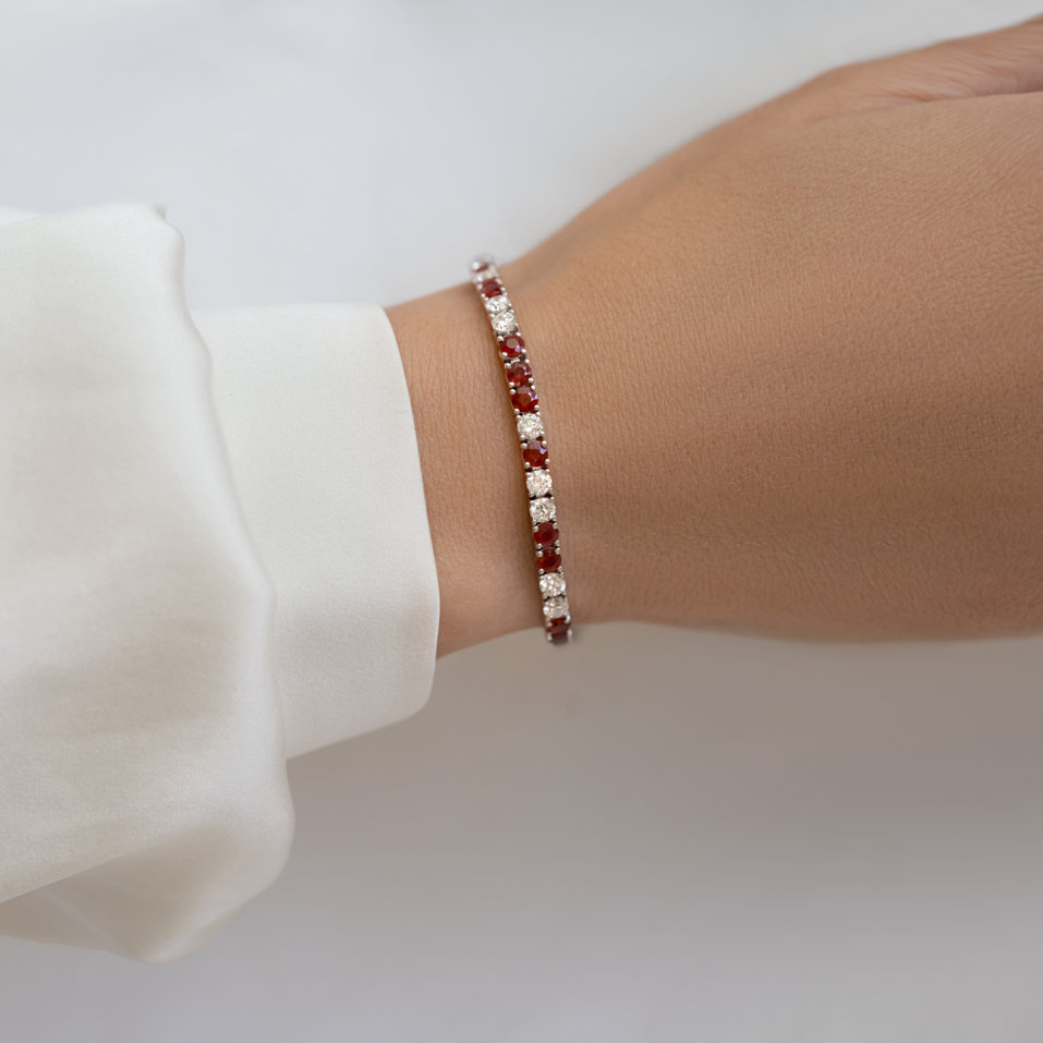 Náramek s diamanty a rubíny Aurorra