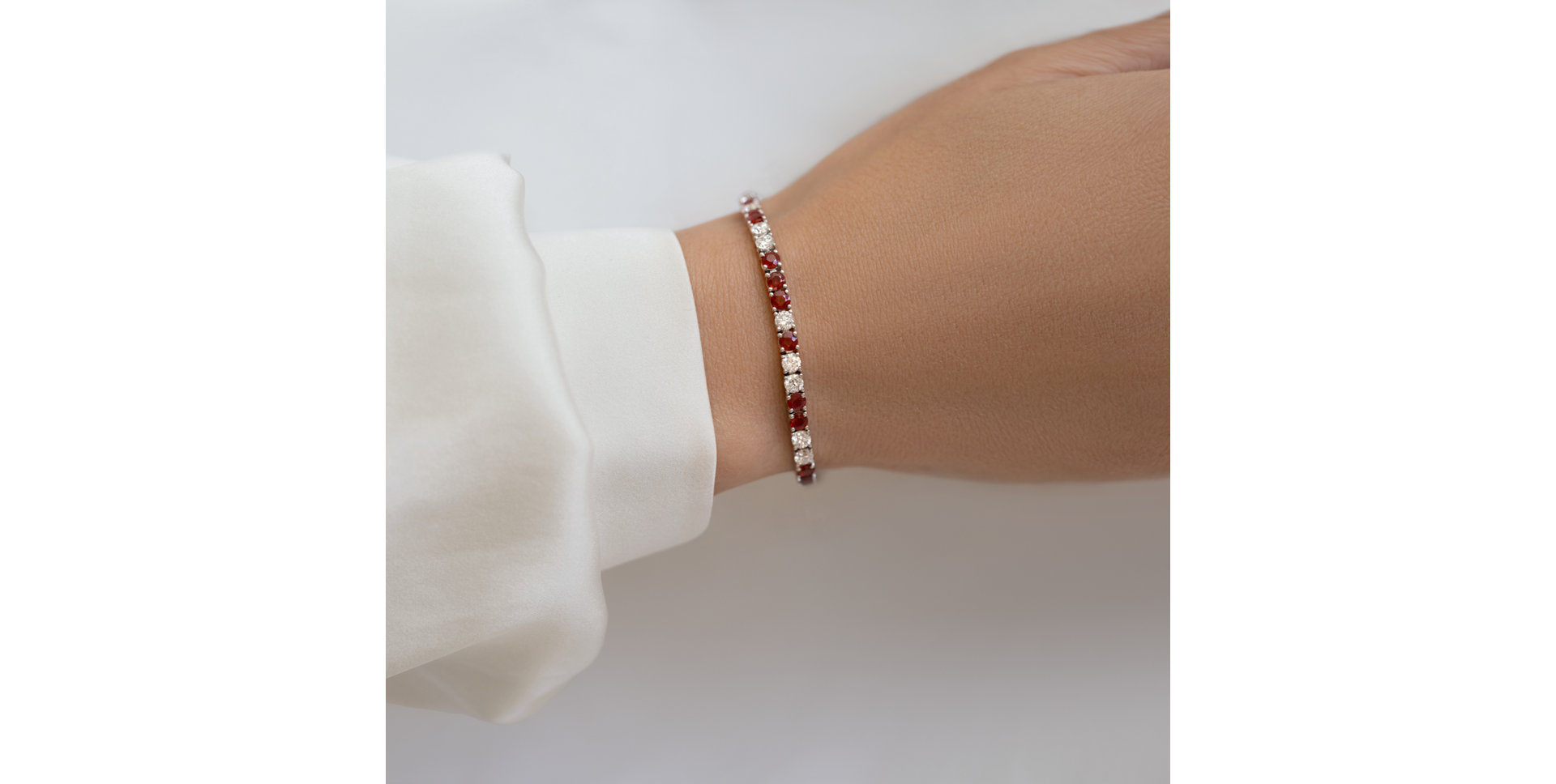 Náramek s diamanty a safíry Aurorra