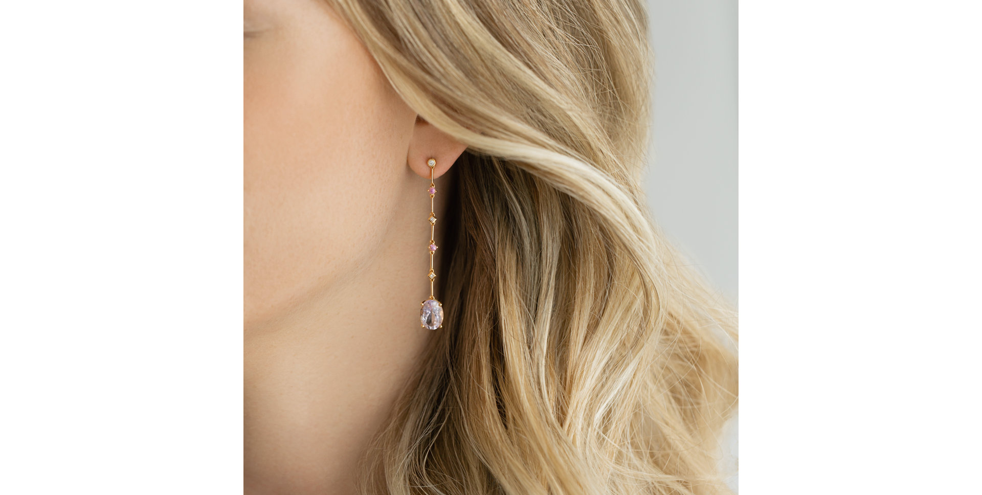 Náušnice s diamanty, ametystem a safírem Alaia