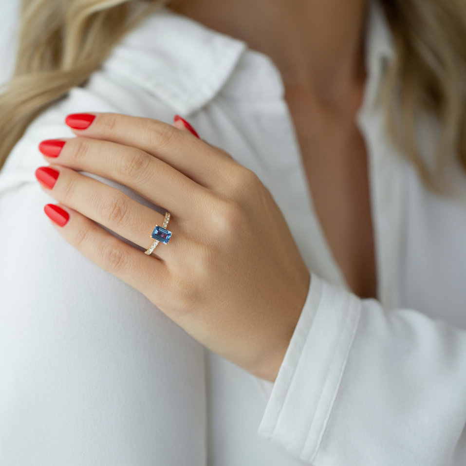 Prsten se safírem a diamanty Divine Love