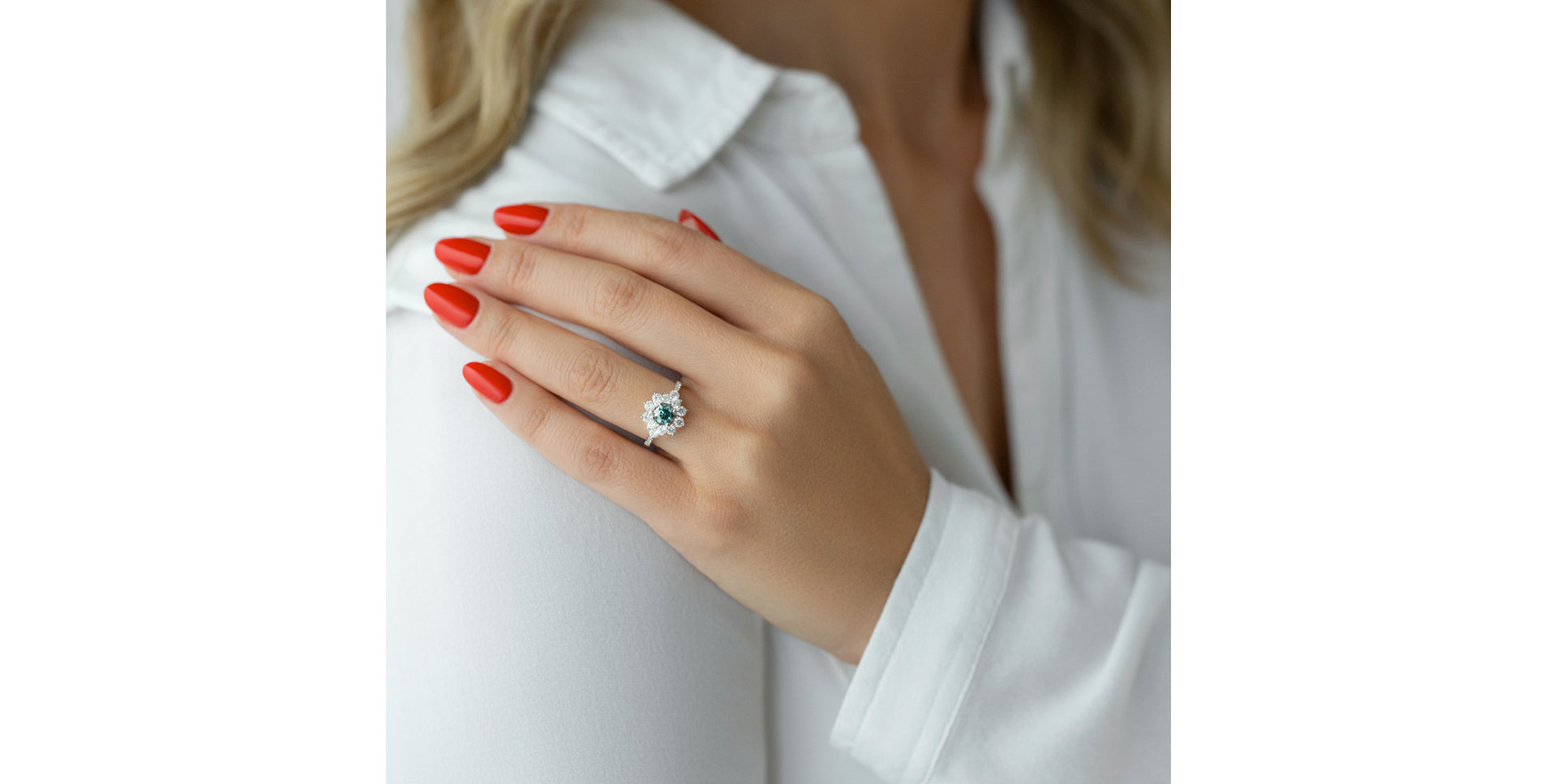 Prsten s modrým diamantem a bílými diamanty Regal Majesty