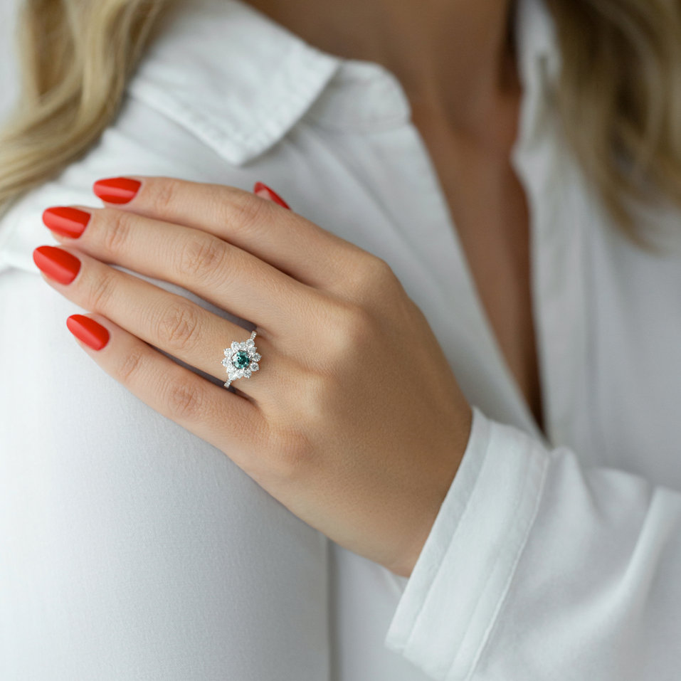 Prsten s modrým diamantem a bílými diamanty Regal Majesty