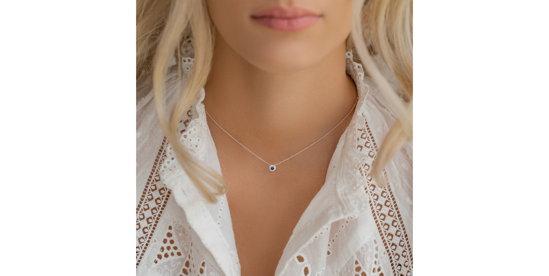 Náhrdelník se smaragdem a diamanty Curvy Wish