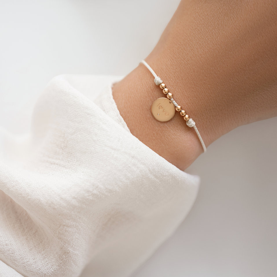 Náramek s diamantem a šňůrkou Love