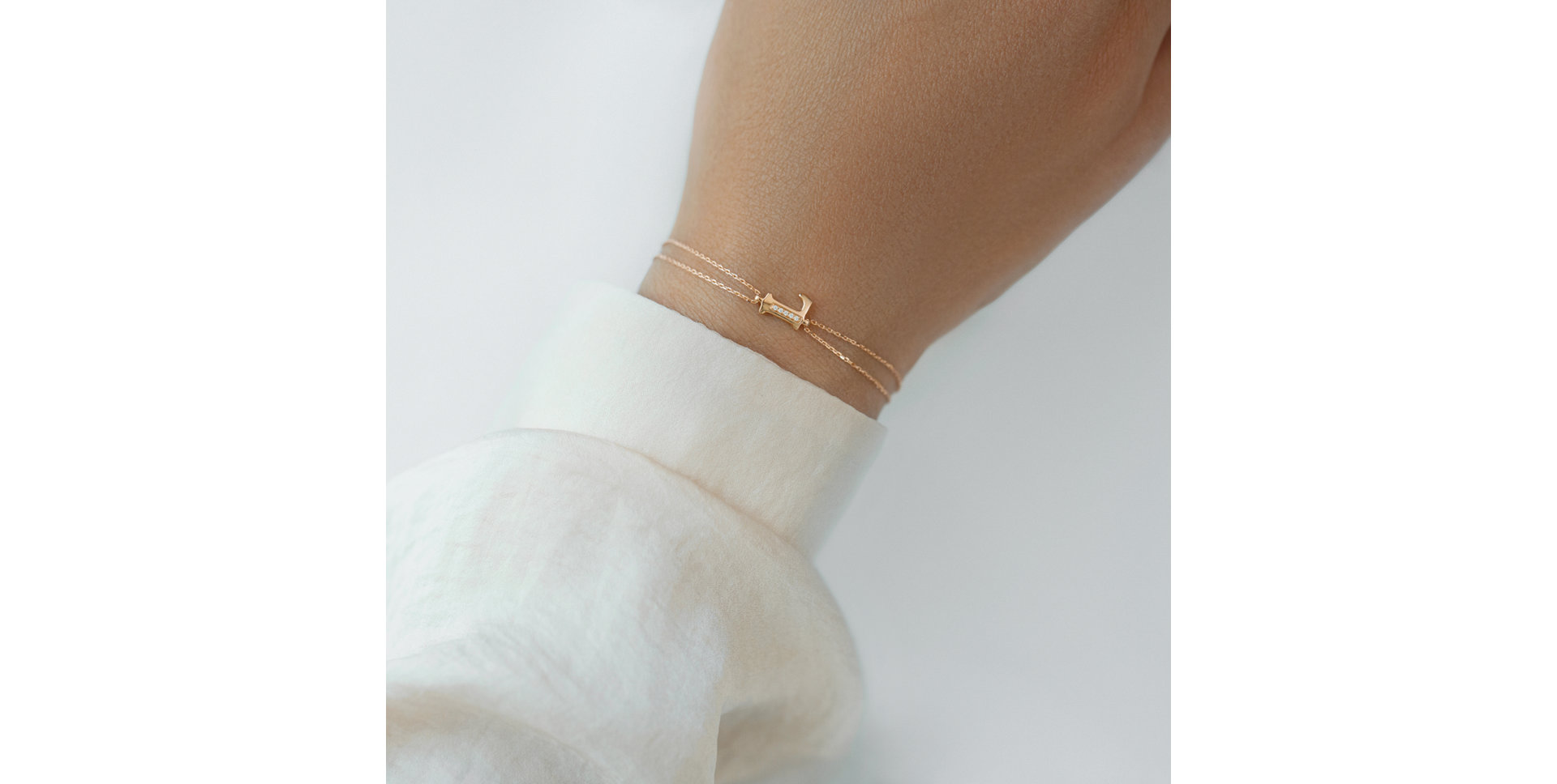 Náramek s diamanty Alluring Letter