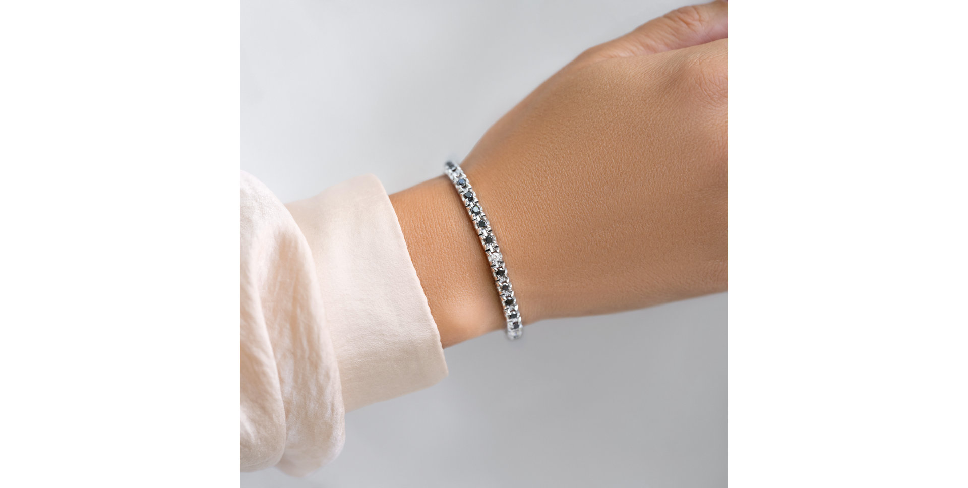 Náramek s diamanty a safíry Ralana