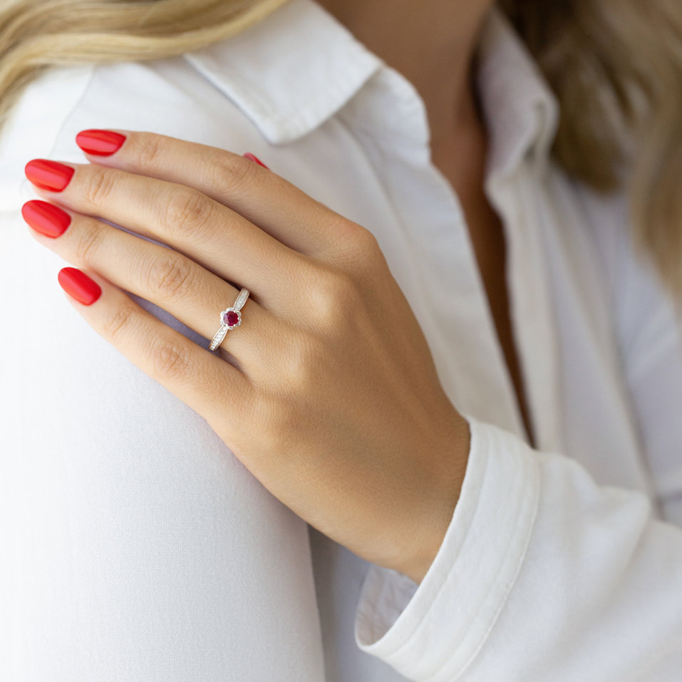 Prsten s diamanty a rubínem Zafira