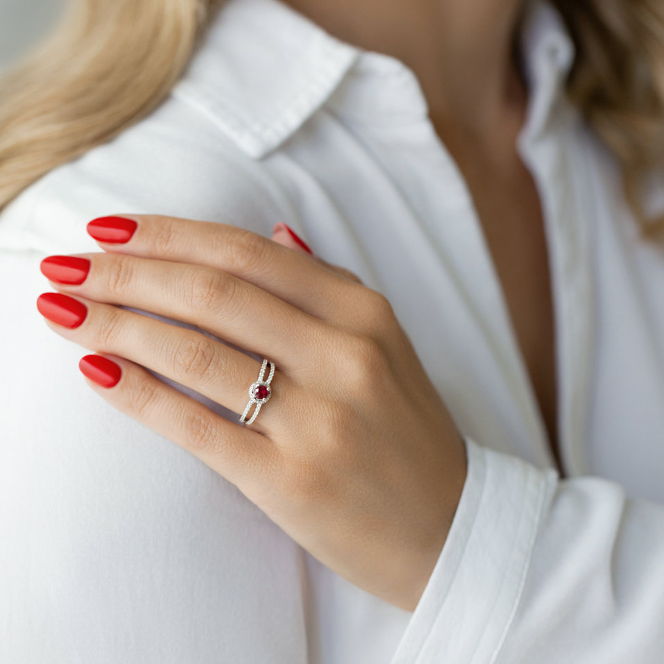 Prsten s diamanty a rubínem Rulan