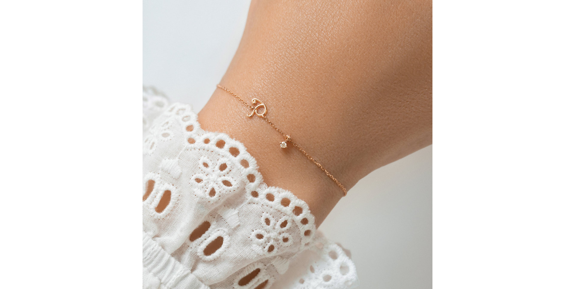 Náramek s diamantem Curly Letter Y