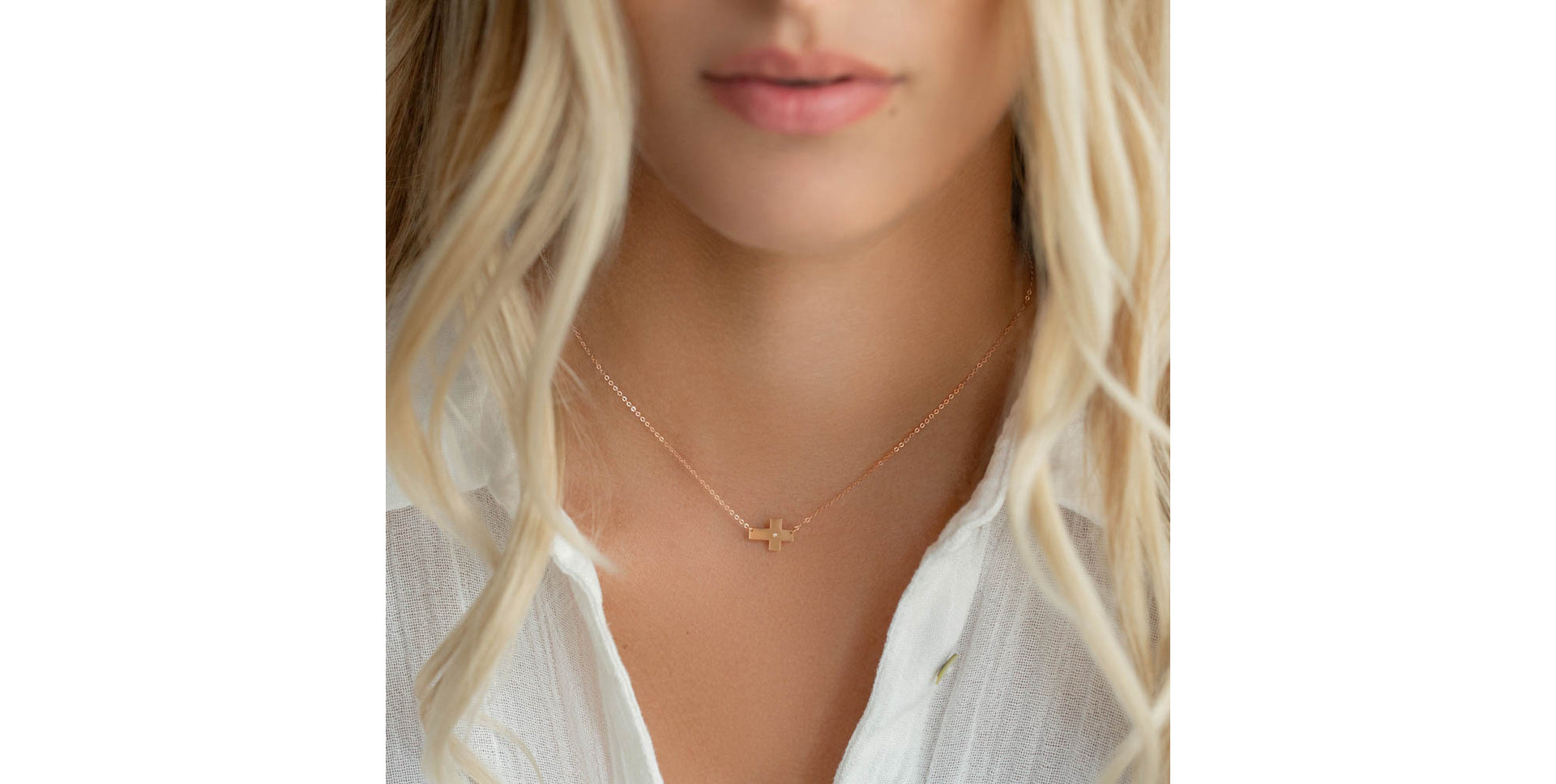 Náhrdelník s diamantem Cross of Dedication